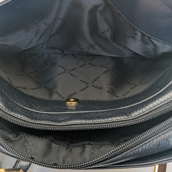 VTG Cole Haan Black Pebbled Leather Camera Bag - Minimalist Crossbody - Gold Har - Picture 14 of 16